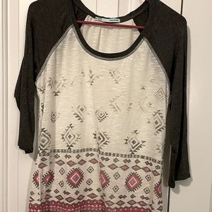 NWOT/NEVER WORN-Womens/JUNIORS-MED-"MAURICES" TOP W/SOUTHWEST DESIGN